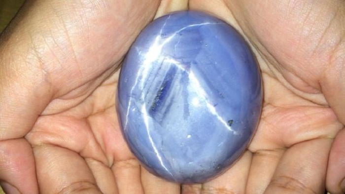 World`s largest blue star sapphire `found in Sri Lanka`